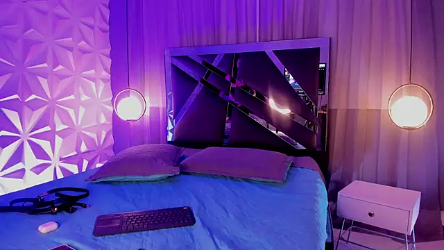 MAGIC TESSA online show from 11-30-25, 01:15