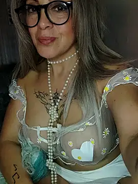 Snapshot of Gatithaaa chatting on 10-02-25, 01:56 Gatithaaa online show from 10-02-25, 01:56