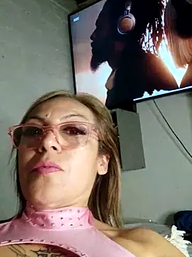 Snapshot of Gatithaaa chatting on 10-14-25, 03:13 Gatithaaa online show from 10-14-25, 03:13