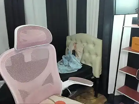 Seductive Margaux online show from 11-04-25, 07:02