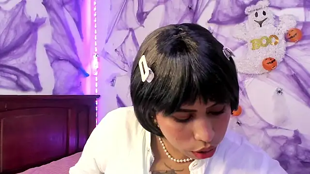 Snapshot of Michluxe_69 chatting on 10-10-25, 11:48 Michluxe 69 online show from 10-10-25, 11:48