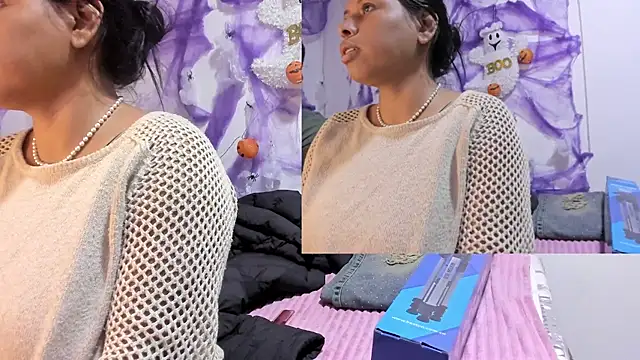 Snapshot of Michluxe_69 chatting on 10-17-25, 12:01 Michluxe 69 online show from 10-17-25, 12:01