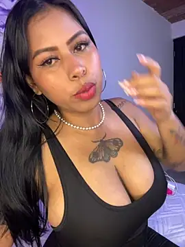 Snapshot of Michluxe_69 chatting on 10-20-25, 11:49 Michluxe 69 online show from 10-20-25, 11:49