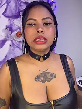 Snapshot of Michluxe_69 chatting on 10-23-25, 11:24 Michluxe 69 online show from 10-23-25, 11:24