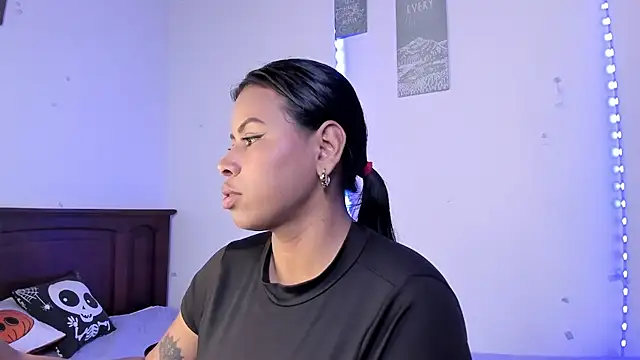 Snapshot of Michluxe_69 chatting on 11-09-25, 01:59 Michluxe 69 online show from 11-09-25, 01:59