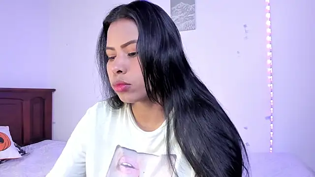 Snapshot of Michluxe_69 chatting on 11-12-25, 12:44 Michluxe 69 online show from 11-12-25, 12:44