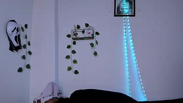 Snapshot of Michluxe_69 chatting on 11-13-25, 10:52 Michluxe 69 online show from 11-13-25, 10:52