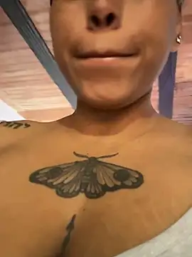 Snapshot of Michluxe_69 chatting on 12-01-25, 03:06 Michluxe 69 online show from 12-01-25, 03:06