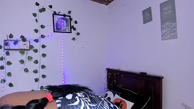 Snapshot of Michluxe_69 chatting on 12-02-25, 02:34 Michluxe 69 online show from 12-02-25, 02:34