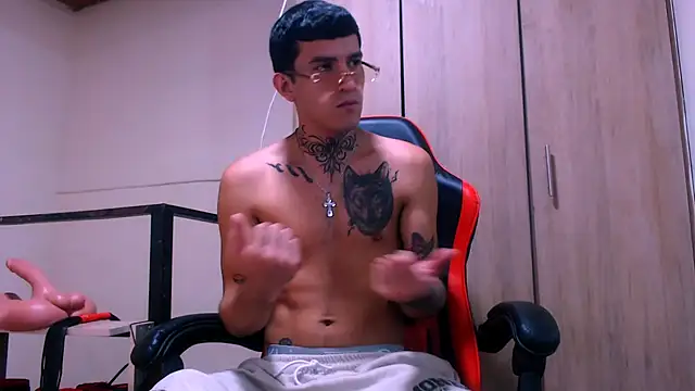 Snapshot of dilan_abraham12 chatting on 03-10-26, 03:28 dilan abraham12 online show from 03-10-26, 03:28