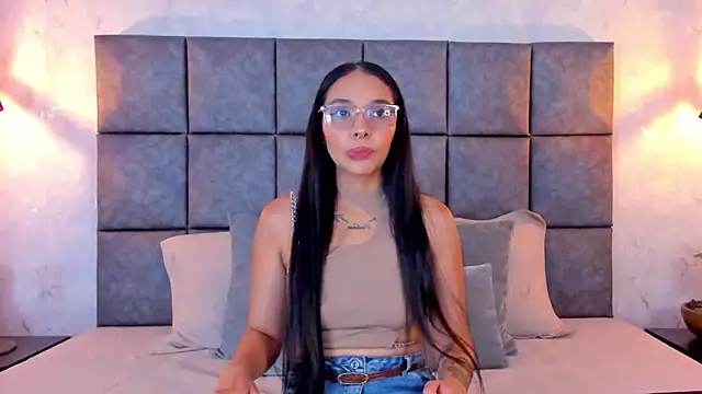 Roseaurora online show from 04-10-26, 12:21