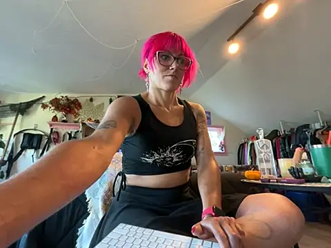 kinkycanner online show from 10-21-25, 11:16