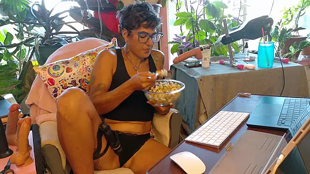 Snapshot of kinkycanner chatting on 07-04-26, 02:40 kinkycanner online show from 07-04-26, 02:40