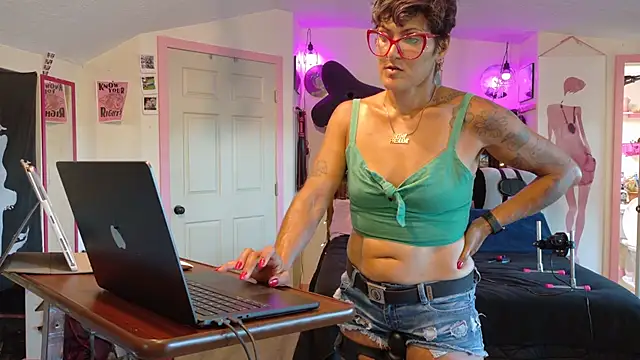 Snapshot of kinkycanner chatting on 07-08-26, 01:10 kinkycanner online show from 07-08-26, 01:10