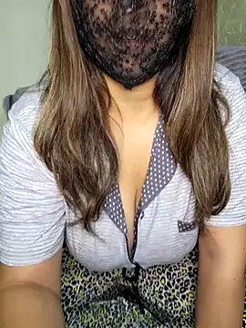 Snapshot of mysticlure-- chatting on 10-25-25, 07:08 mysticlure-- online show from 10-25-25, 07:08