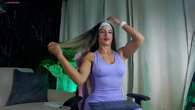 Snapshot of Emily_Foxx01 chatting on 04-28-26, 10:48 Emily Foxx01 online show from 04-28-26, 10:48