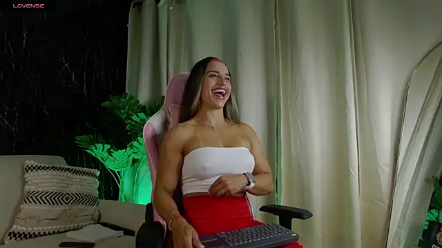 Snapshot of Emily_Foxx01 chatting on 07-01-26, 12:12 Emily Foxx01 online show from 07-01-26, 12:12