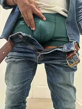 Snapshot of Pomloposho chatting on 10-20-25, 09:37 Pomloposho online show from 10-20-25, 09:37