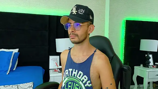 HairyDiamond  online show from 09-19-25, 03:41