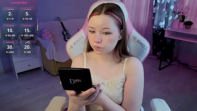 Snapshot of Sweetie_Hope chatting on 10-05-25, 07:28 Sweetie Hope online show from 10-05-25, 07:28