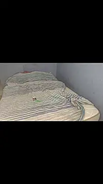 Snapshot of badlove42 chatting on 11-28-25, 04:04 badlove42 online show from 11-28-25, 04:04