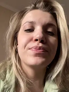Snapshot of AlisaMyers chatting on 06-06-26, 01:27 AlisaMyers online show from 06-06-26, 01:27