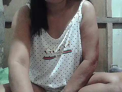 Snapshot of hotmama_063 chatting on 01-13-26, 08:47 hotmama 063 online show from 01-13-26, 08:47