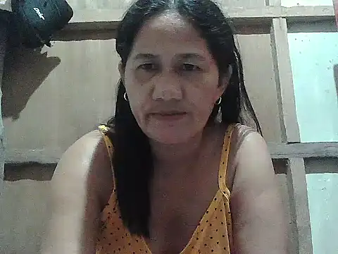 Snapshot of hotmama_063 chatting on 01-14-26, 11:16 hotmama 063 online show from 01-14-26, 11:16