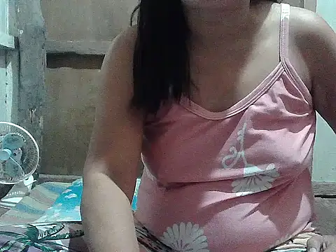 Snapshot of hotmama_063 chatting on 02-05-26, 10:31 hotmama 063 online show from 02-05-26, 10:31