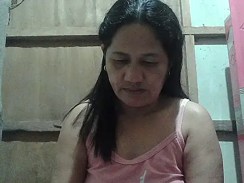 Snapshot of hotmama_063 chatting on 02-13-26, 09:44 hotmama 063 online show from 02-13-26, 09:44