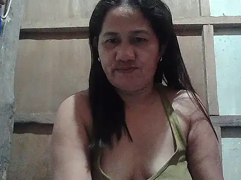 Snapshot of hotmama_063 chatting on 02-15-26, 10:03 hotmama 063 online show from 02-15-26, 10:03