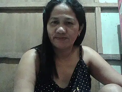 Snapshot of hotmama_063 chatting on 02-15-26, 10:06 hotmama 063 online show from 02-15-26, 10:06