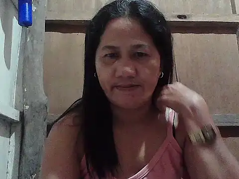 Snapshot of hotmama_063 chatting on 02-21-26, 10:11 hotmama 063 online show from 02-21-26, 10:11