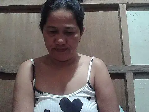 Snapshot of hotmama_063 chatting on 03-18-26, 08:56 hotmama 063 online show from 03-18-26, 08:56