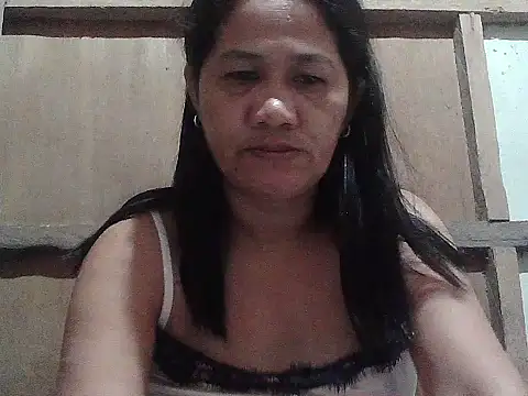 Snapshot of hotmama_063 chatting on 04-05-26, 09:01 hotmama 063 online show from 04-05-26, 09:01