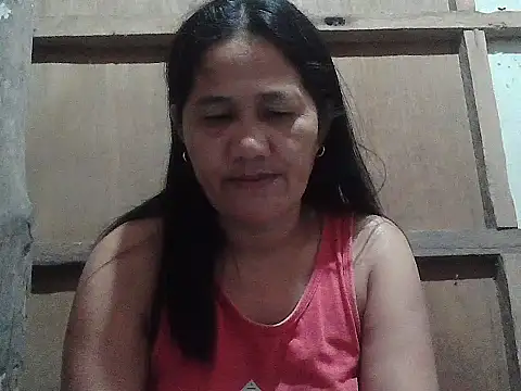 Snapshot of hotmama_063 chatting on 04-16-26, 10:38 hotmama 063 online show from 04-16-26, 10:38
