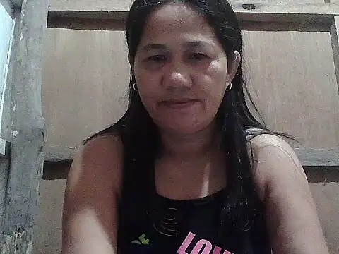 Snapshot of hotmama_063 chatting on 04-17-26, 09:40 hotmama 063 online show from 04-17-26, 09:40