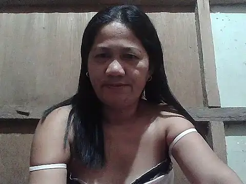 Snapshot of hotmama_063 chatting on 04-18-26, 09:37 hotmama 063 online show from 04-18-26, 09:37