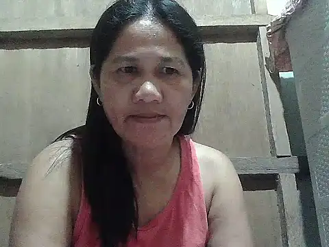 Snapshot of hotmama_063 chatting on 05-13-26, 09:33 hotmama 063 online show from 05-13-26, 09:33
