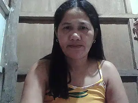 Snapshot of hotmama_063 chatting on 05-15-26, 09:00 hotmama 063 online show from 05-15-26, 09:00