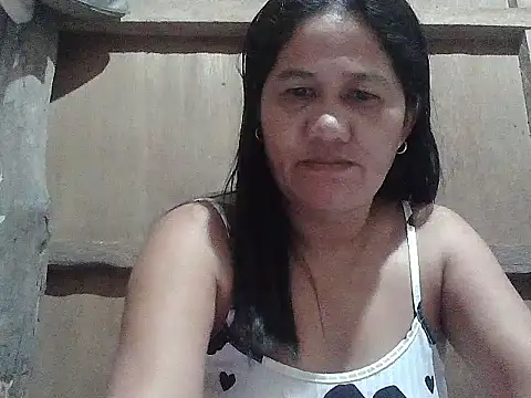 Snapshot of hotmama_063 chatting on 05-21-26, 09:00 hotmama 063 online show from 05-21-26, 09:00