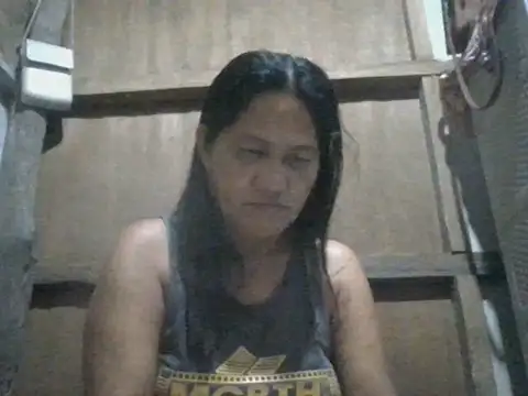Snapshot of hotmama_063 chatting on 06-18-26, 09:41 hotmama 063 online show from 06-18-26, 09:41