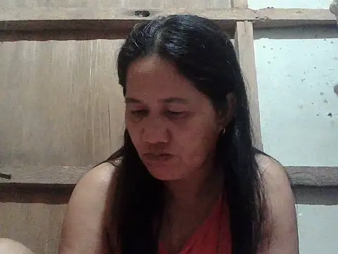Snapshot of hotmama_063 chatting on 07-21-26, 10:12 hotmama 063 online show from 07-21-26, 10:12