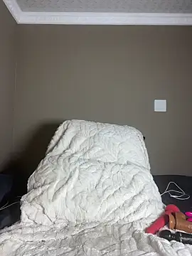 Moonzy77 online show from 12-18-25, 12:11