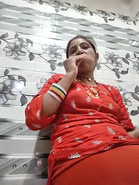 Snapshot of LUCKY_cut chatting on 06-18-26, 01:48 LUCKY cut online show from 06-18-26, 01:48