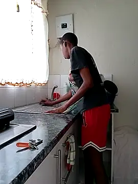 SweetSlenderChoc online show from 04-15-26, 09:27