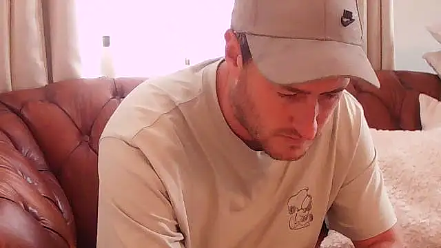 Snapshot of Londonlad818 chatting on 09-17-25, 01:24 Londonlad818 online show from 09-17-25, 01:24