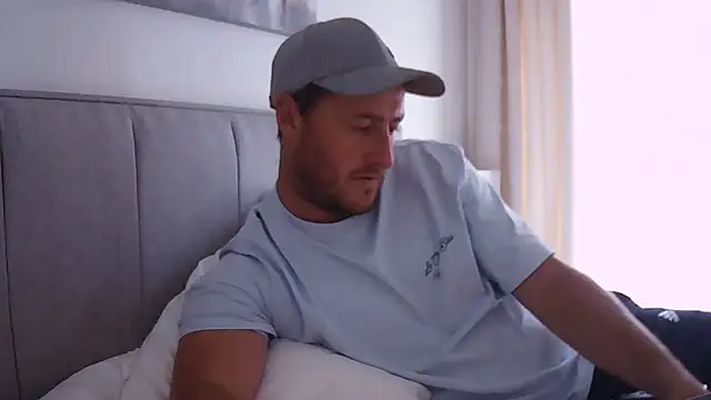 Snapshot of Londonlad818 chatting on 09-23-25, 10:40 Londonlad818 online show from 09-23-25, 10:40