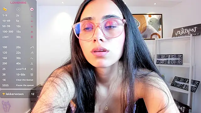 sofiapalacioss online show from 04-13-26, 08:25