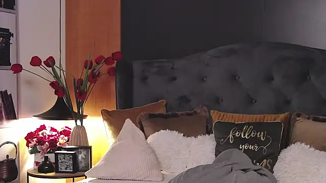 Mia Swano online show from 10-04-25, 09:57